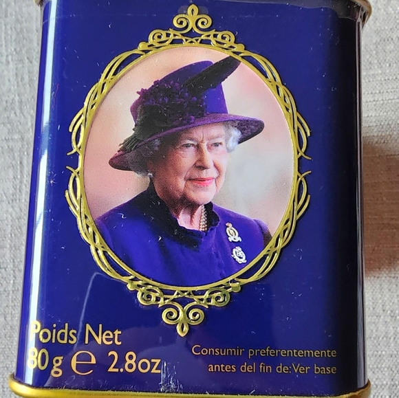 Queen Elizabeth Il Tea Tin with 40 English Breakfast Tea Bags - Picture 3 of 5